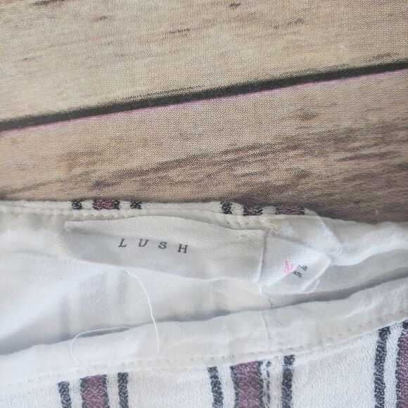 Lush rayon striped ruffle shorts - Picture 2 of 4